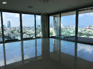 For rent a spacious luxury apartment with two sun terraces
